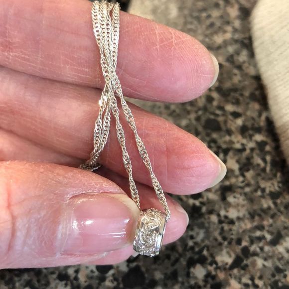 Love circle ⭕️floating 925 NWT 17 inches - Picture 8 of 11